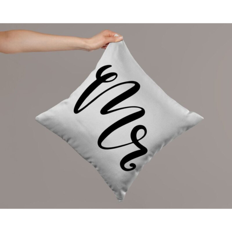 Mrs. Desenli Çift Taraflı Yastık Kılıfı